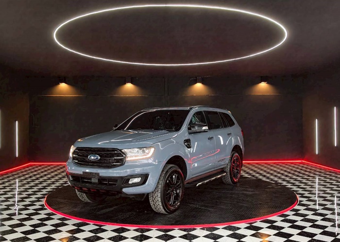 FORD EVEREST.