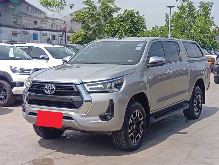 TOYOTA Hilux