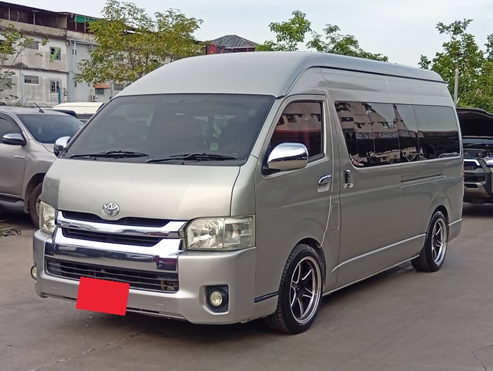 TOYOTA COMMUTER