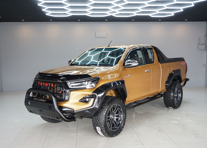 TOYOTA Hilux