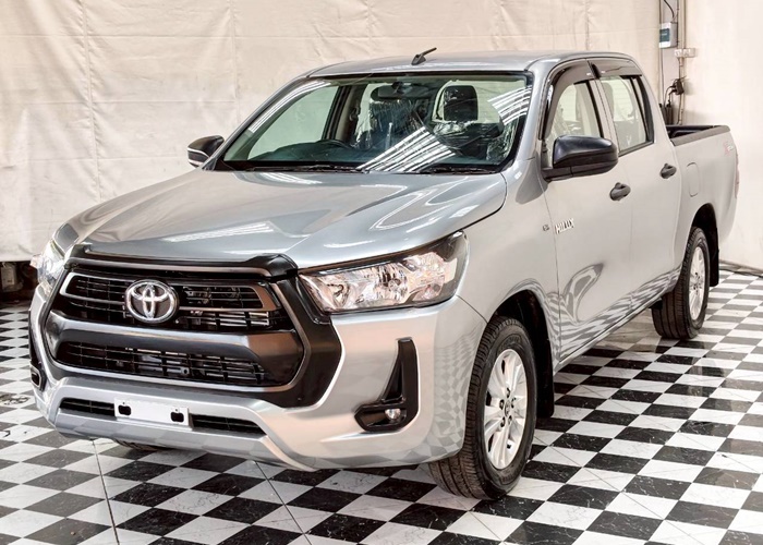 TOYOTA Hilux