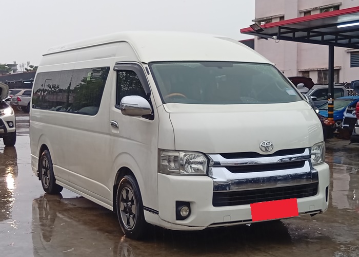 TOYOTA COMMUTER