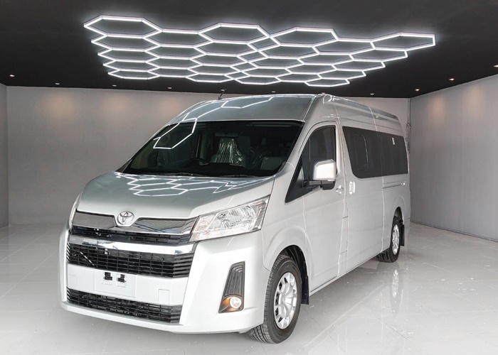 TOYOTA COMMUTER