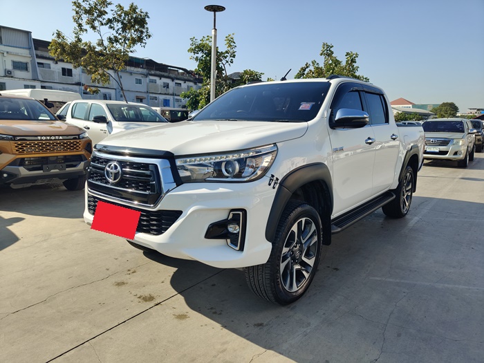 TOYOTA Hilux