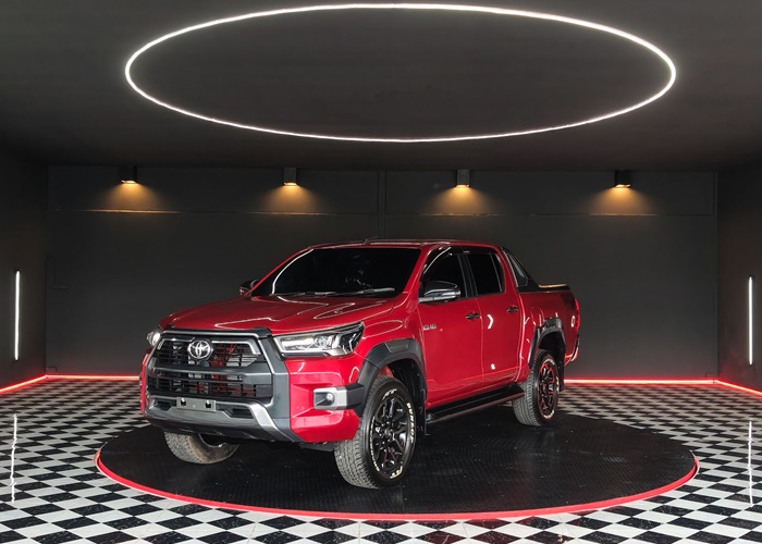 TOYOTA Hilux