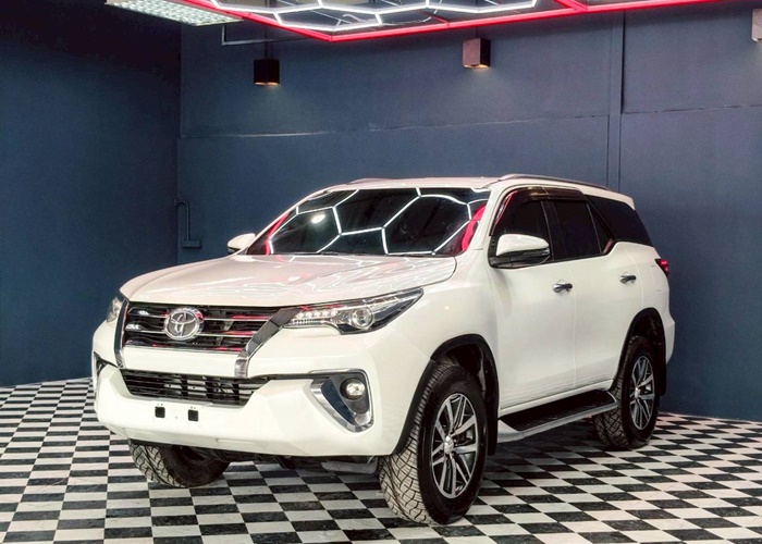 TOYOTA Fortuner
