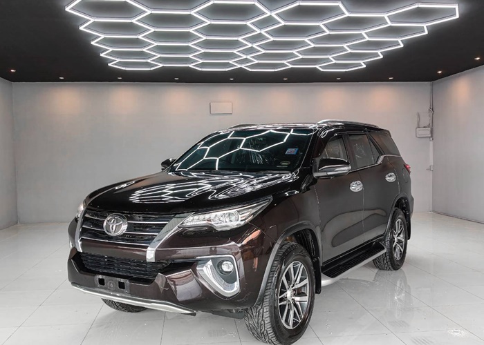 TOYOTA Fortuner