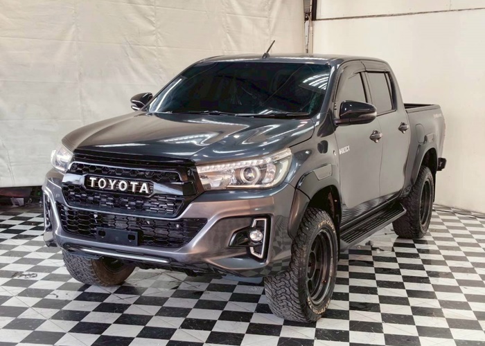 TOYOTA Hilux