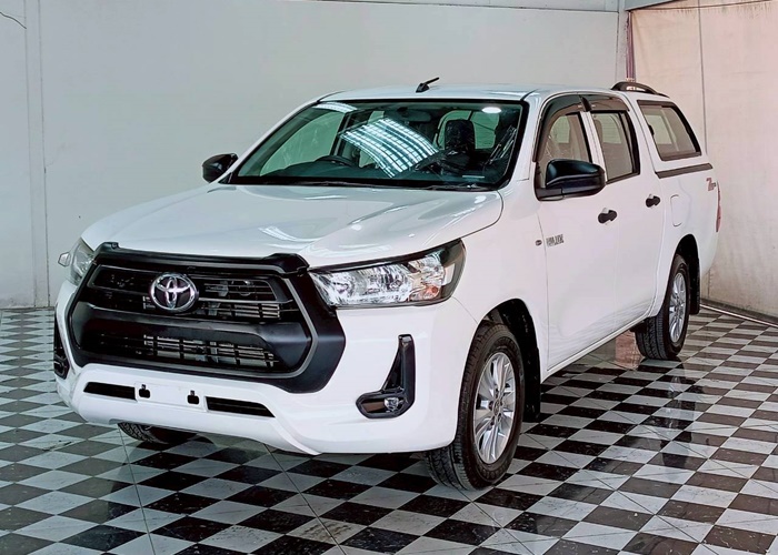 TOYOTA Hilux