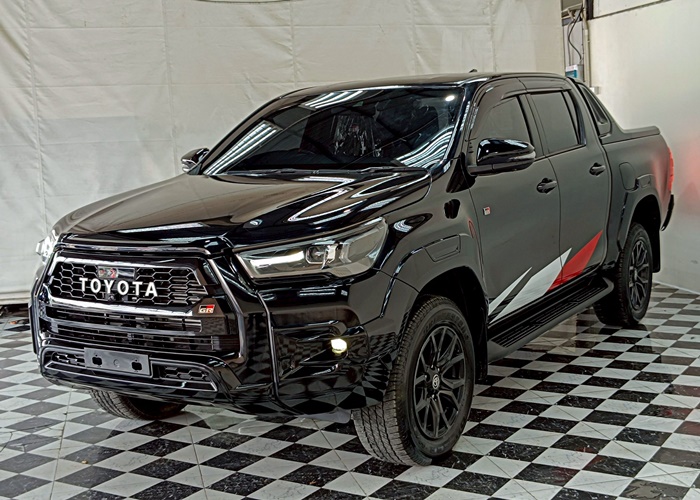 TOYOTA Hilux