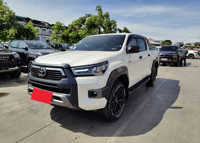 TOYOTA Hilux