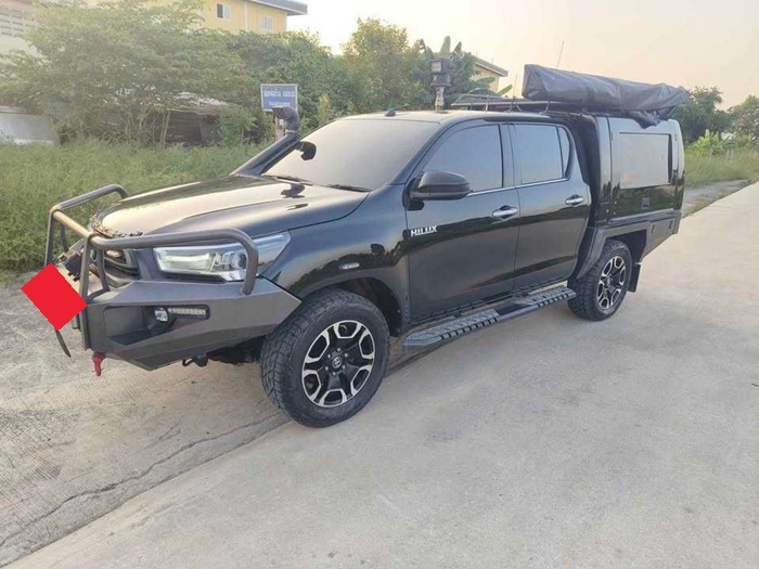 TOYOTA Hilux