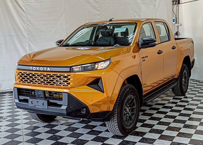TOYOTA Hilux TRAVO
