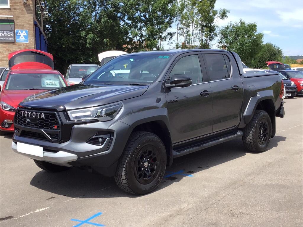 TOYOTA Hilux