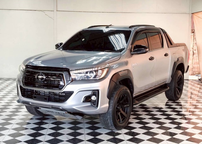 TOYOTA Hilux