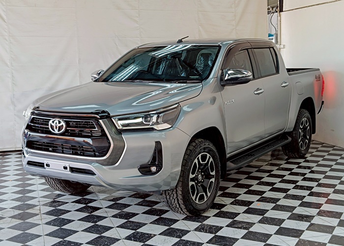 TOYOTA Hilux