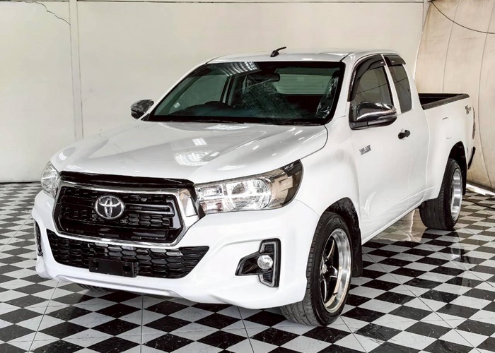 TOYOTA Hilux