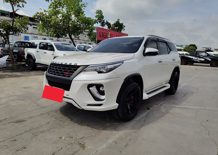TOYOTA Fortuner