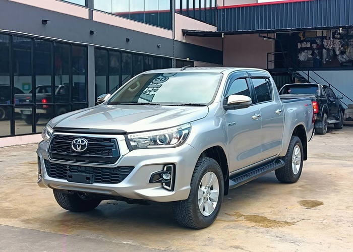 TOYOTA Hilux