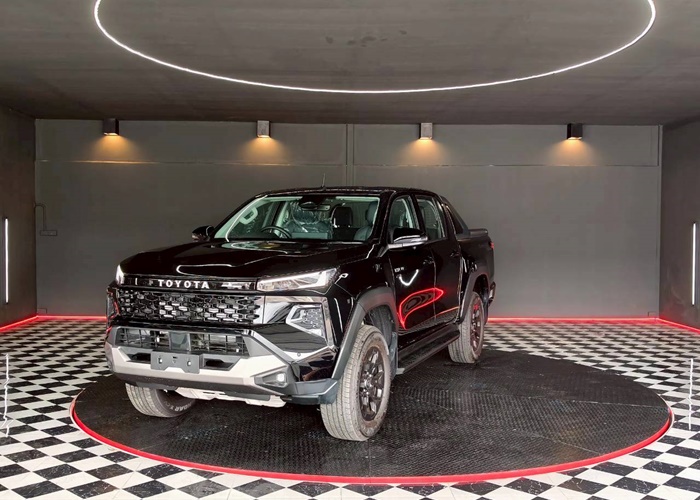 TOYOTA HILUX TRAVO OVERLAND PLUS