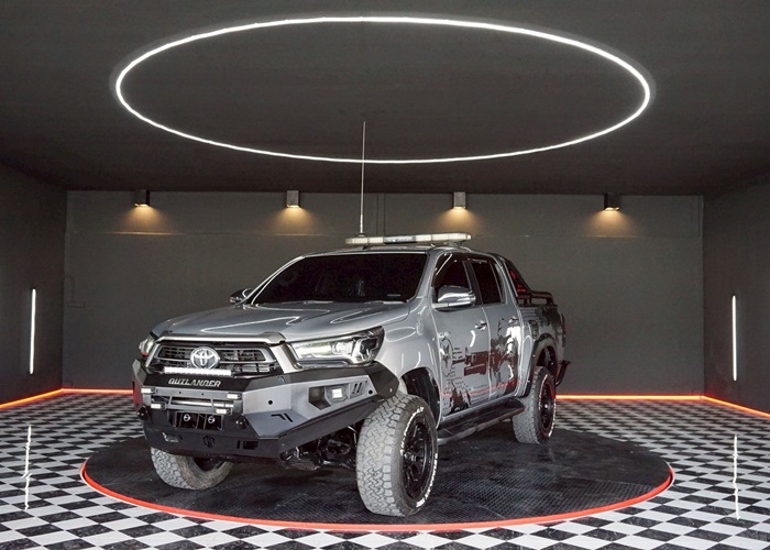TOYOTA Hilux