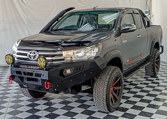TOYOTA Hilux