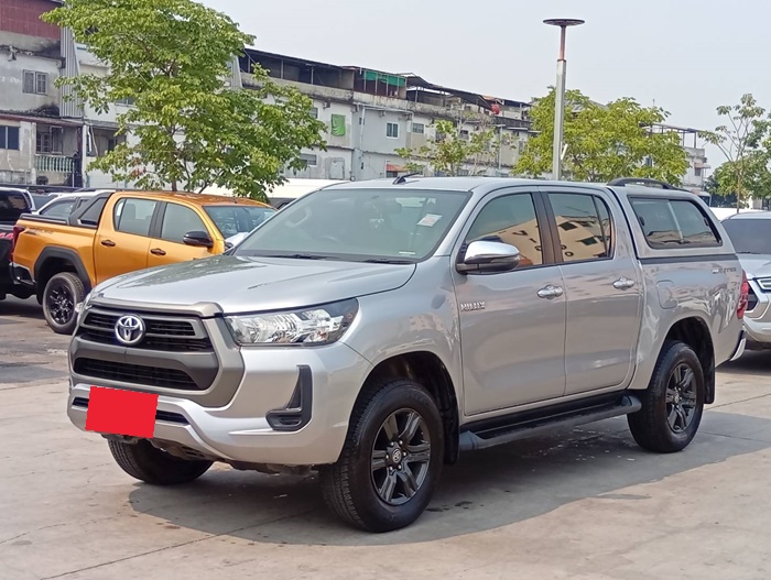 TOYOTA Hilux