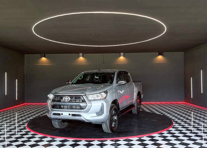 TOYOTA Hilux