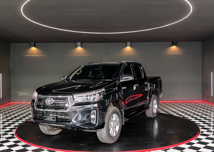 TOYOTA Hilux