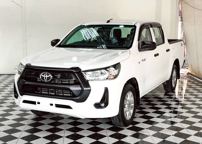 TOYOTA Hilux