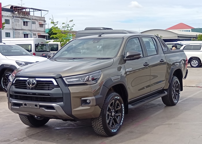 TOYOTA Hilux
