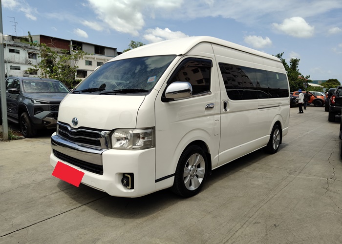 TOYOTA COMMUTER