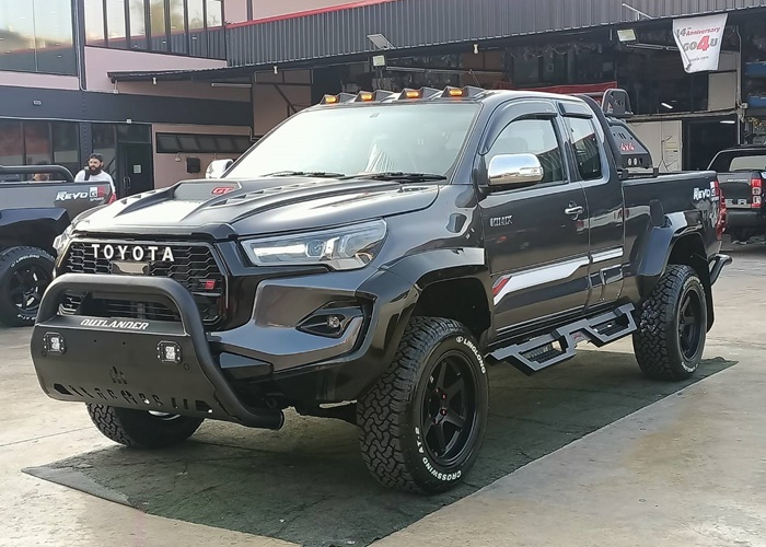 TOYOTA Hilux