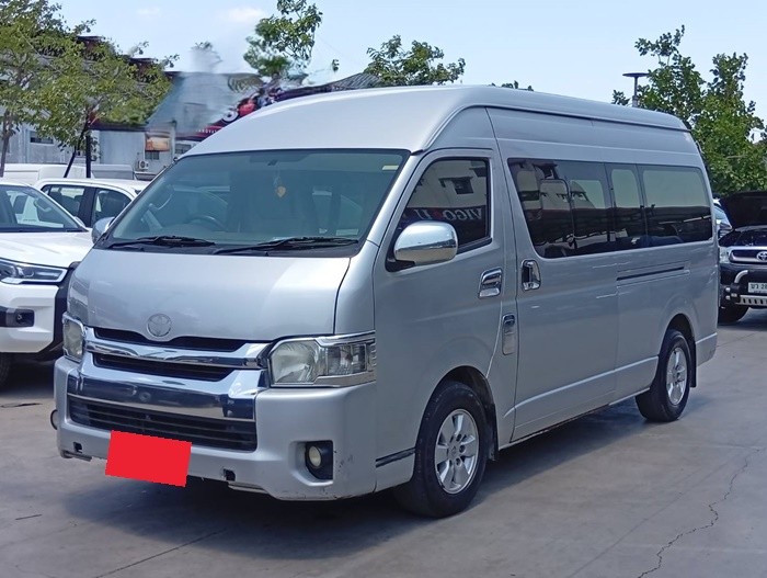 TOYOTA COMMUTER