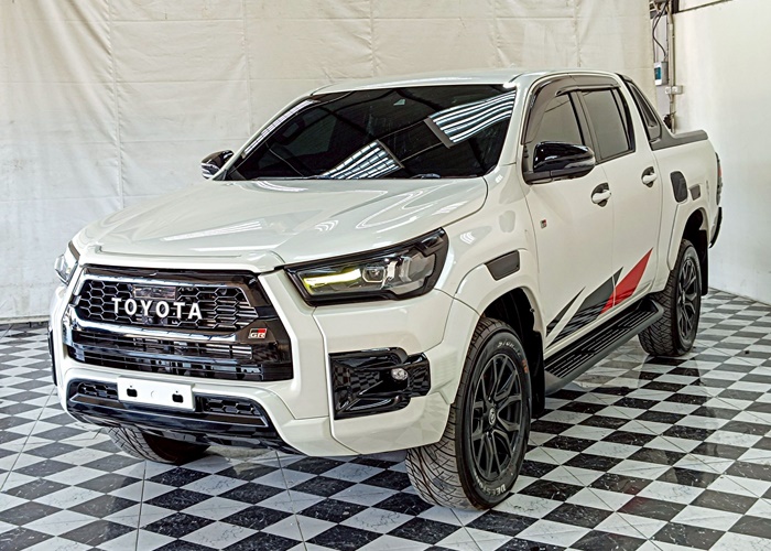 TOYOTA Hilux