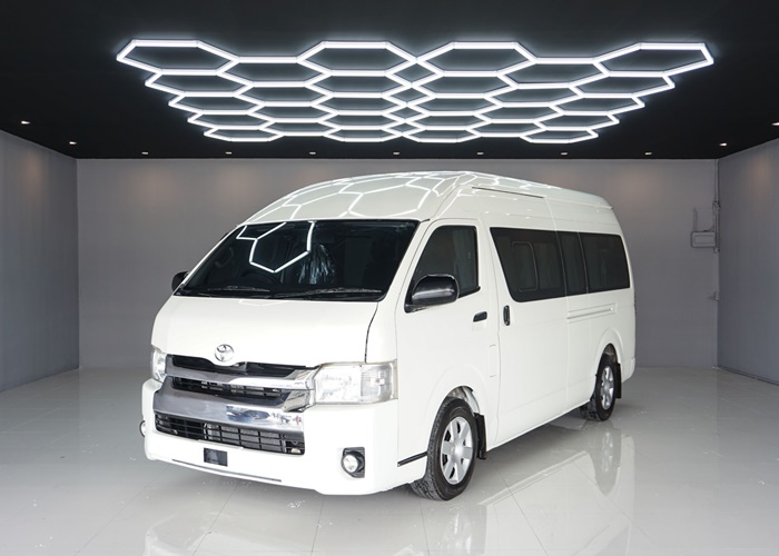 TOYOTA COMMUTER