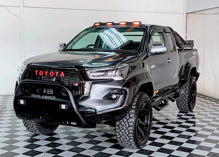 TOYOTA Hilux