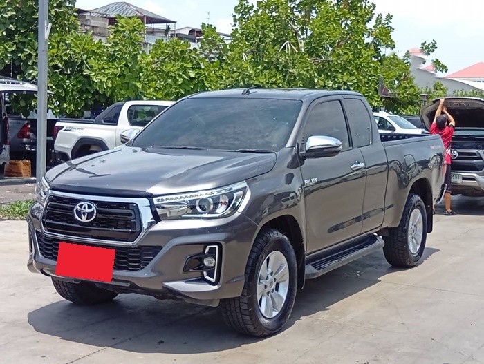 TOYOTA Hilux