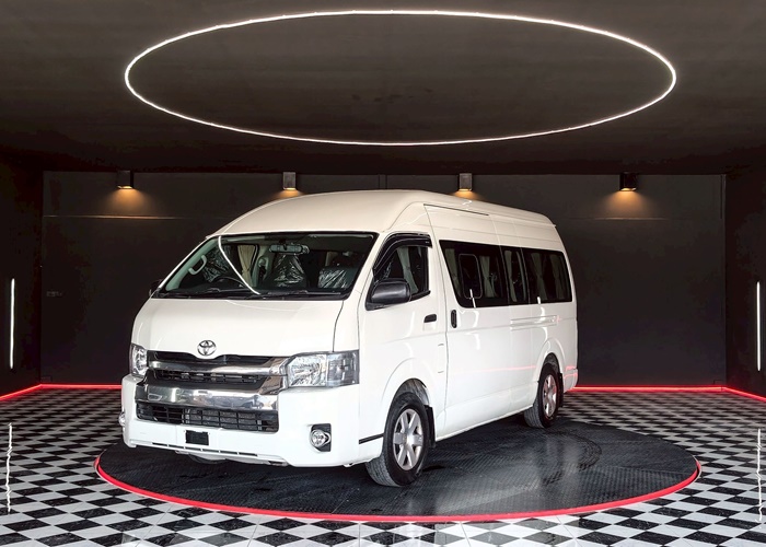 TOYOTA COMMUTER