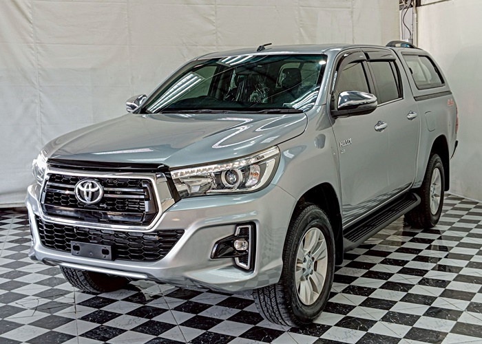 TOYOTA Hilux