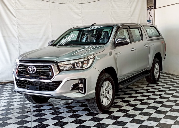 TOYOTA Hilux