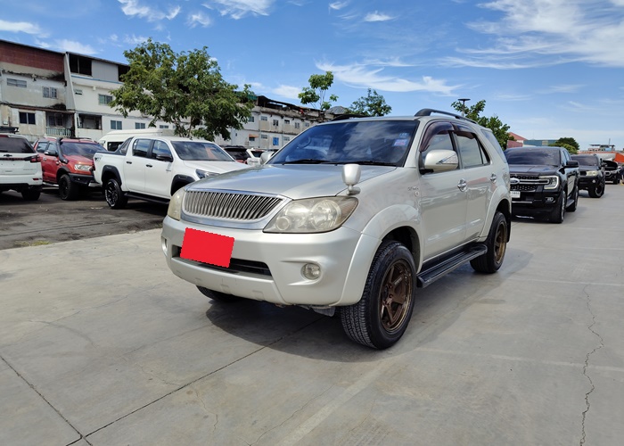 TOYOTA Fortuner
