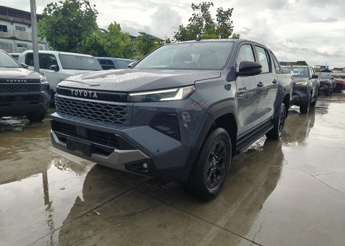 TOYOTA HILUX TRAVO OVERLAND
