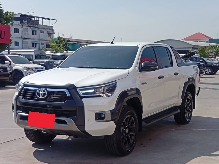 TOYOTA Hilux