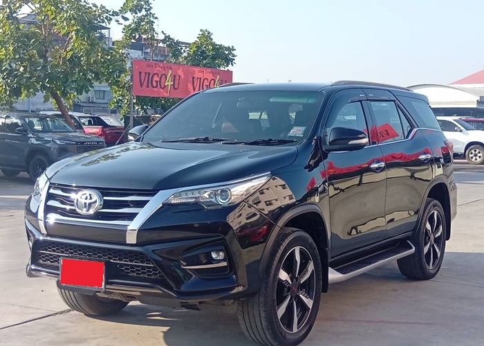 TOYOTA Fortuner
