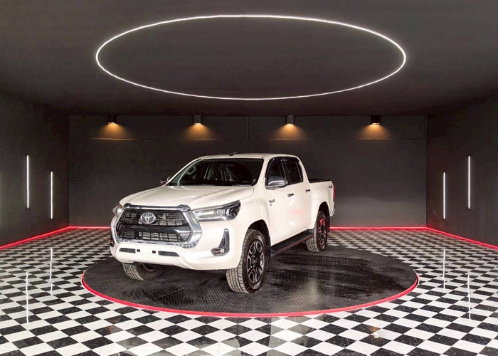 TOYOTA Hilux