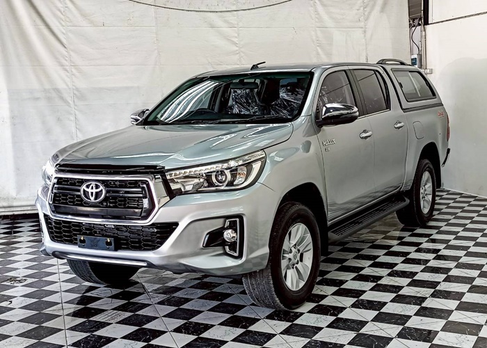 TOYOTA Hilux