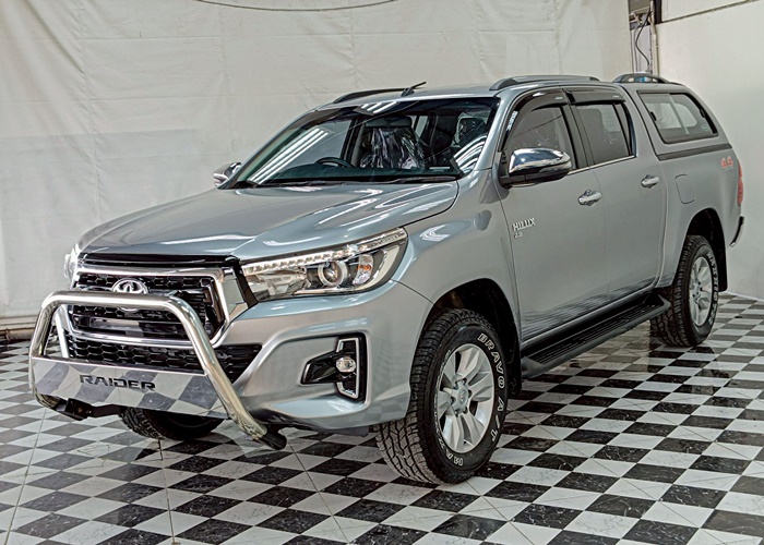 TOYOTA Hilux