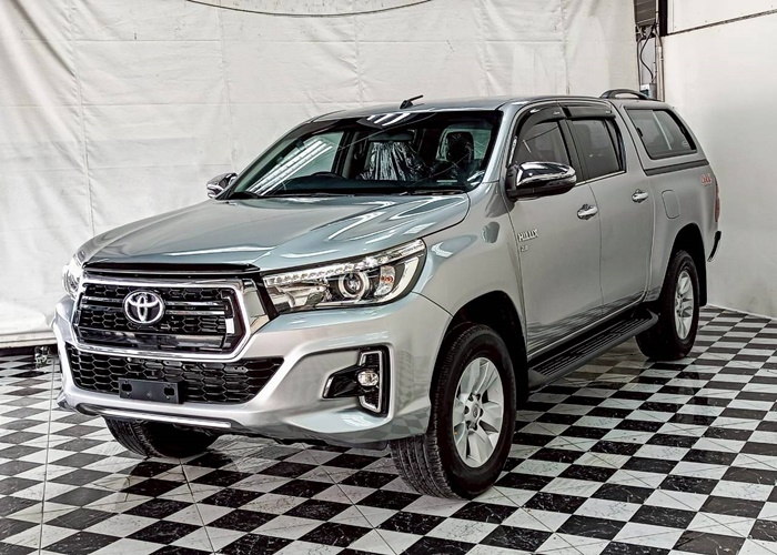 TOYOTA Hilux