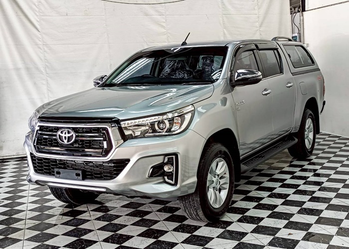 TOYOTA Hilux